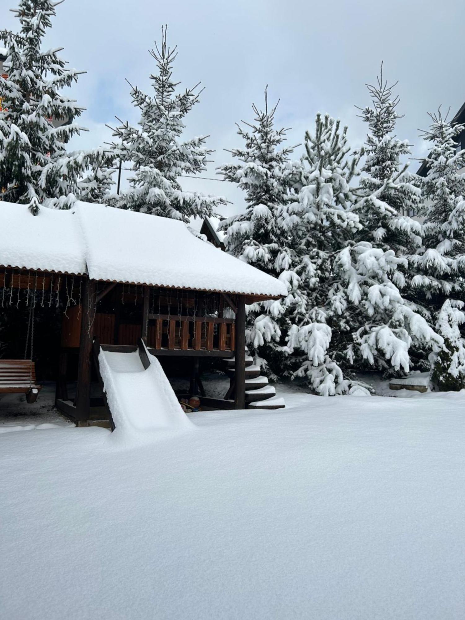 Guest House Kaspiy Bukovel Exteriör bild