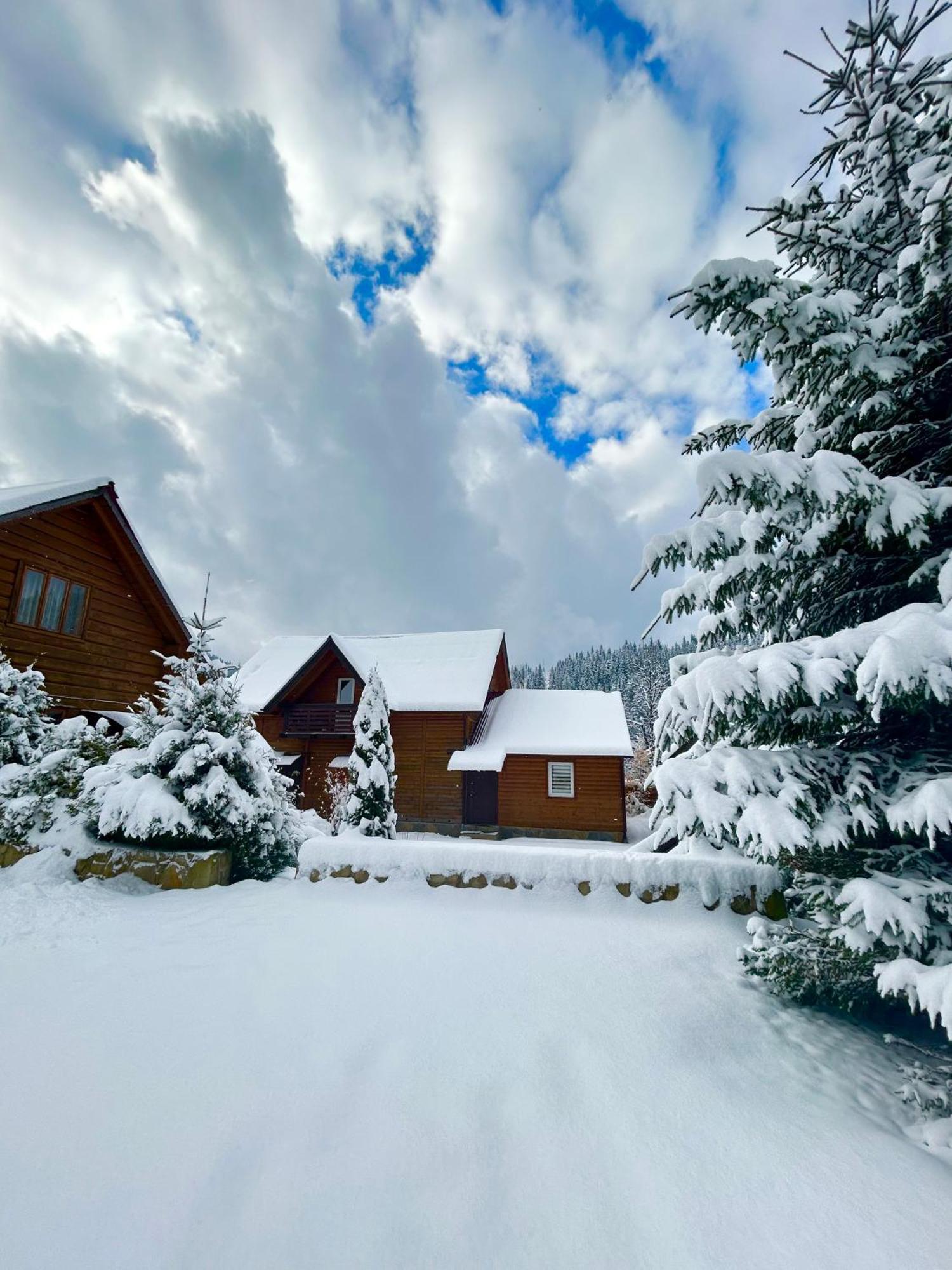 Guest House Kaspiy Bukovel Exteriör bild