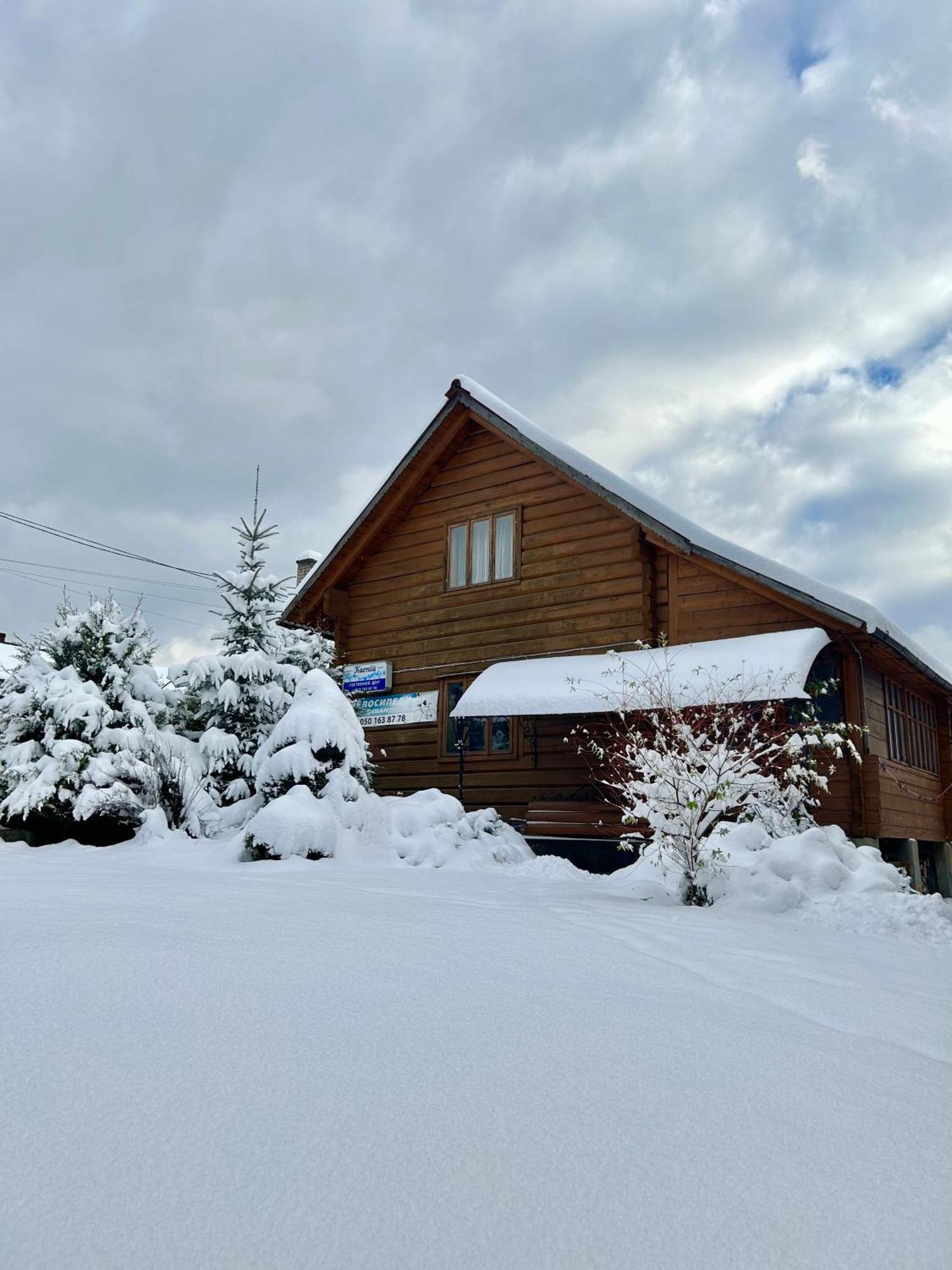 Guest House Kaspiy Bukovel Exteriör bild